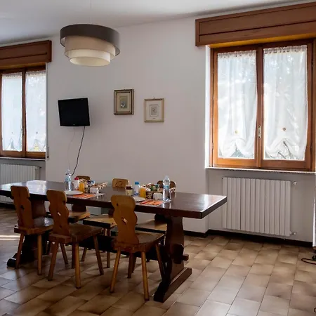לינה וארוחת בוקר Casa Cedrus *